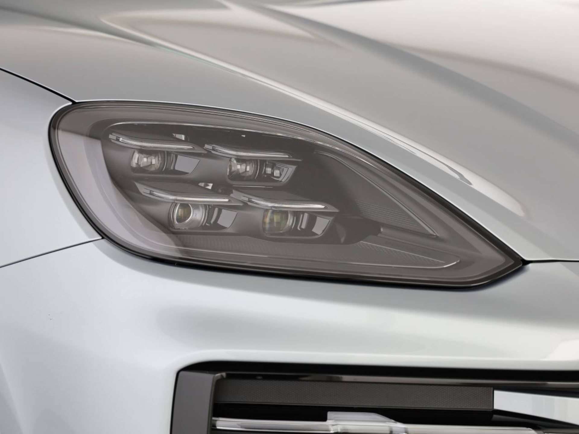 PORSCHE Cayenne S E-Hybrid Black Edition-image-8