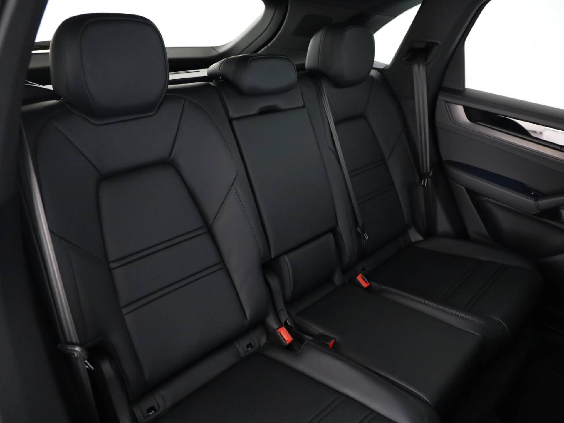 PORSCHE Cayenne S E-Hybrid Black Edition-image-19
