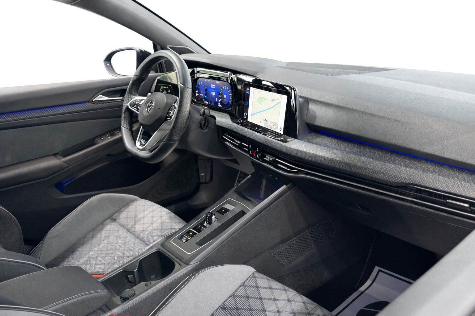 VW Golf 2.0 TSI R-Line DSG *Harman Kardon *Anhängerkupplung*-image-9