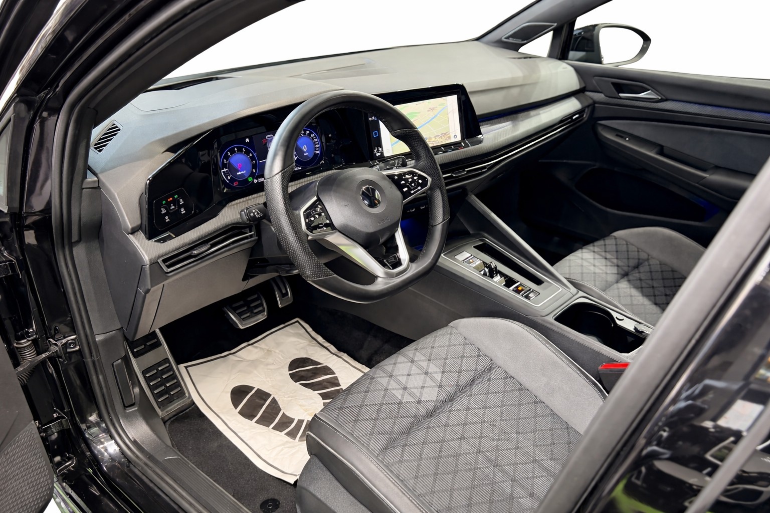 VW Golf 2.0 TSI R-Line DSG *Harman Kardon *Anhängerkupplung*-image-8