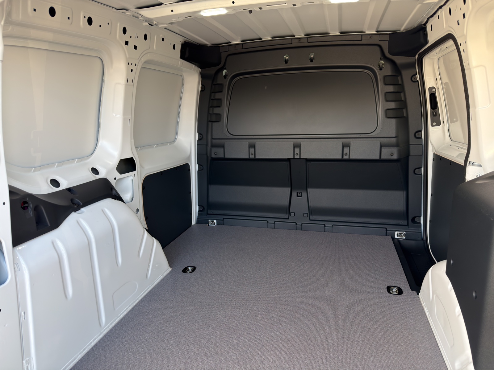 VW Caddy Cargo 1.5 TSI Plug in Hybrid DSG-image-14