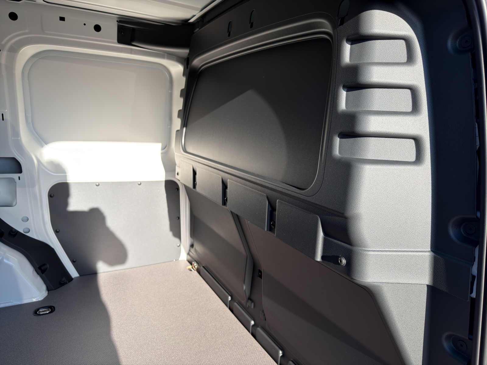 VW Caddy Cargo 1.5 TSI Plug in Hybrid DSG-image-11