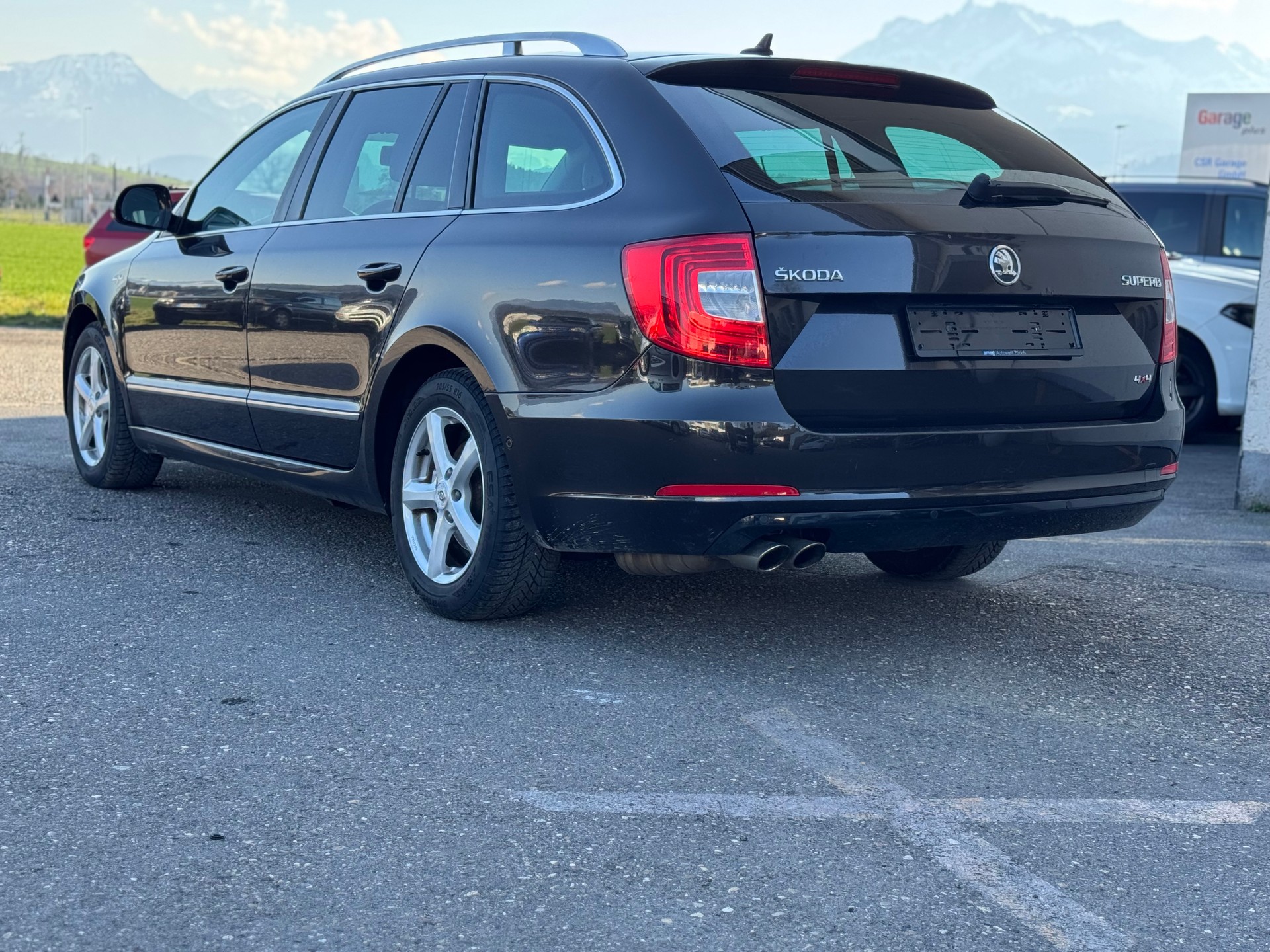 SKODA Superb Combi 2.0 TDi Laurin & Klement 4x4 DSG-image-2