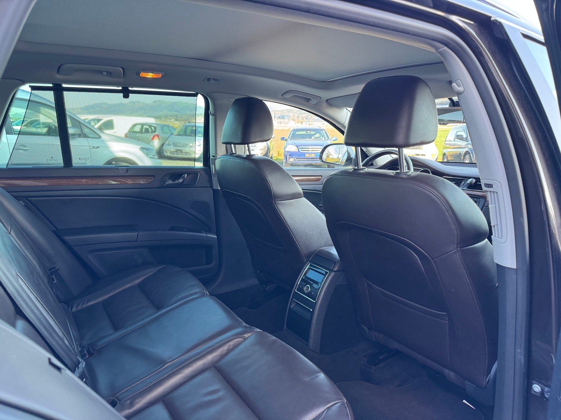 SKODA Superb Combi 2.0 TDi Laurin & Klement 4x4 DSG-image-12
