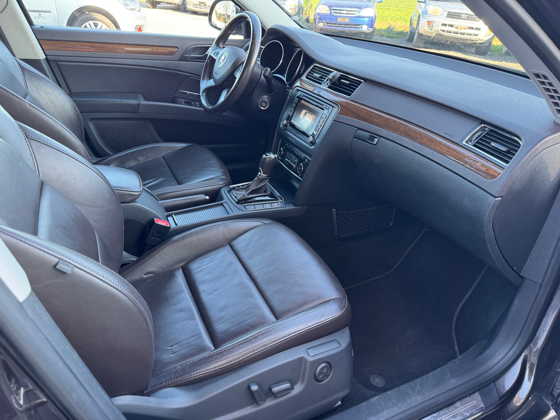 SKODA Superb Combi 2.0 TDi Laurin & Klement 4x4 DSG-image-11