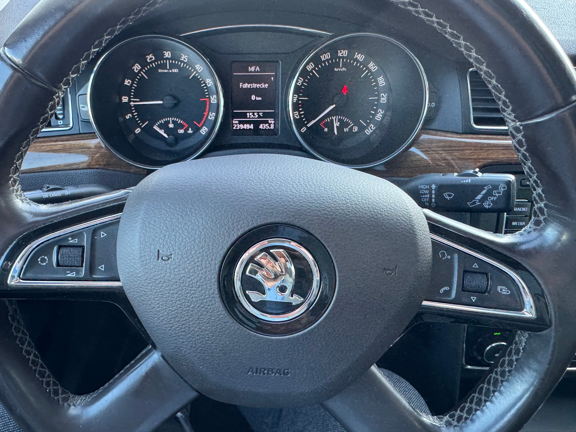 SKODA Superb Combi 2.0 TDi Laurin & Klement 4x4 DSG-image-14