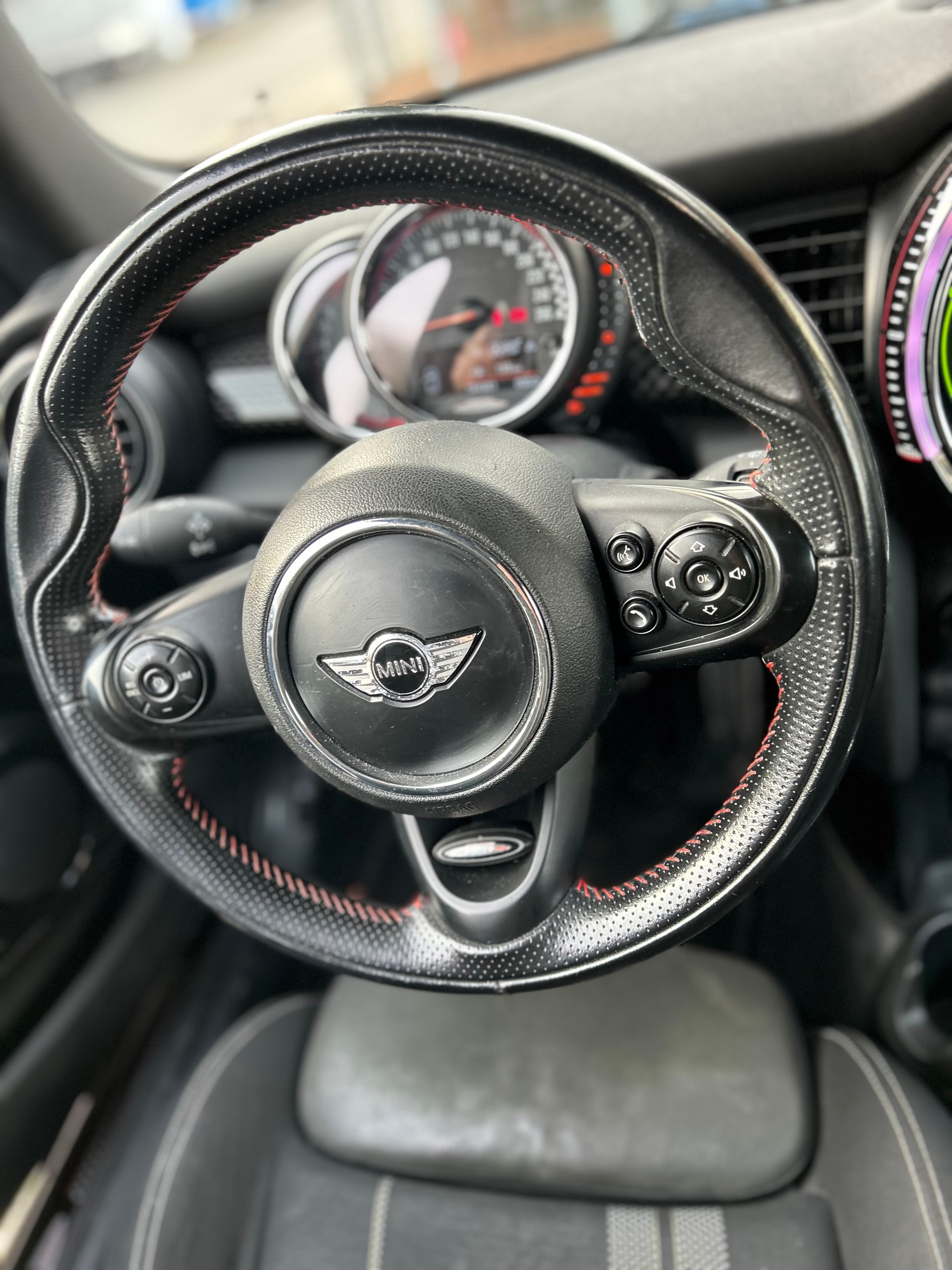 MINI Cooper John Cooper Works-image-13