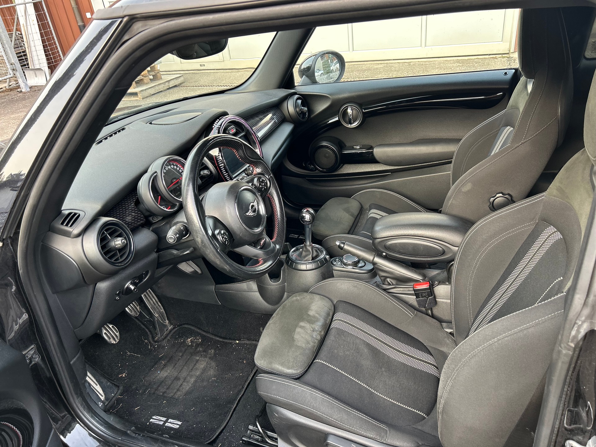 MINI Cooper John Cooper Works-image-9