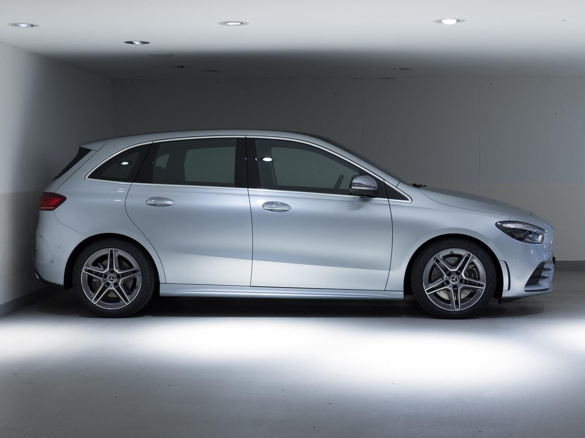 MERCEDES-BENZ B 250 4MATIC-image-1
