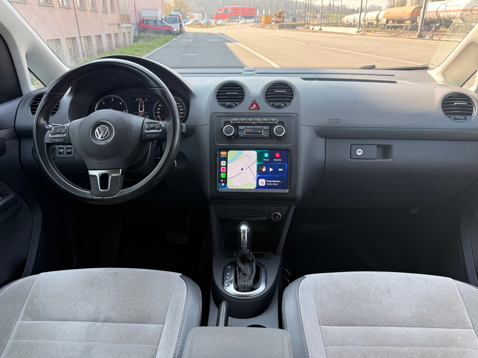 VW Caddy 2.0 TDI Edition 30 DSG-image-5