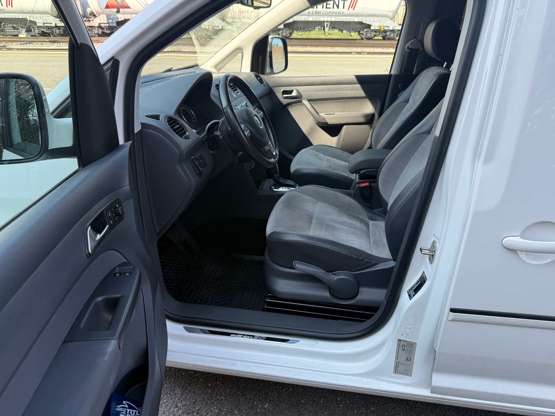 VW Caddy 2.0 TDI Edition 30 DSG-image-8