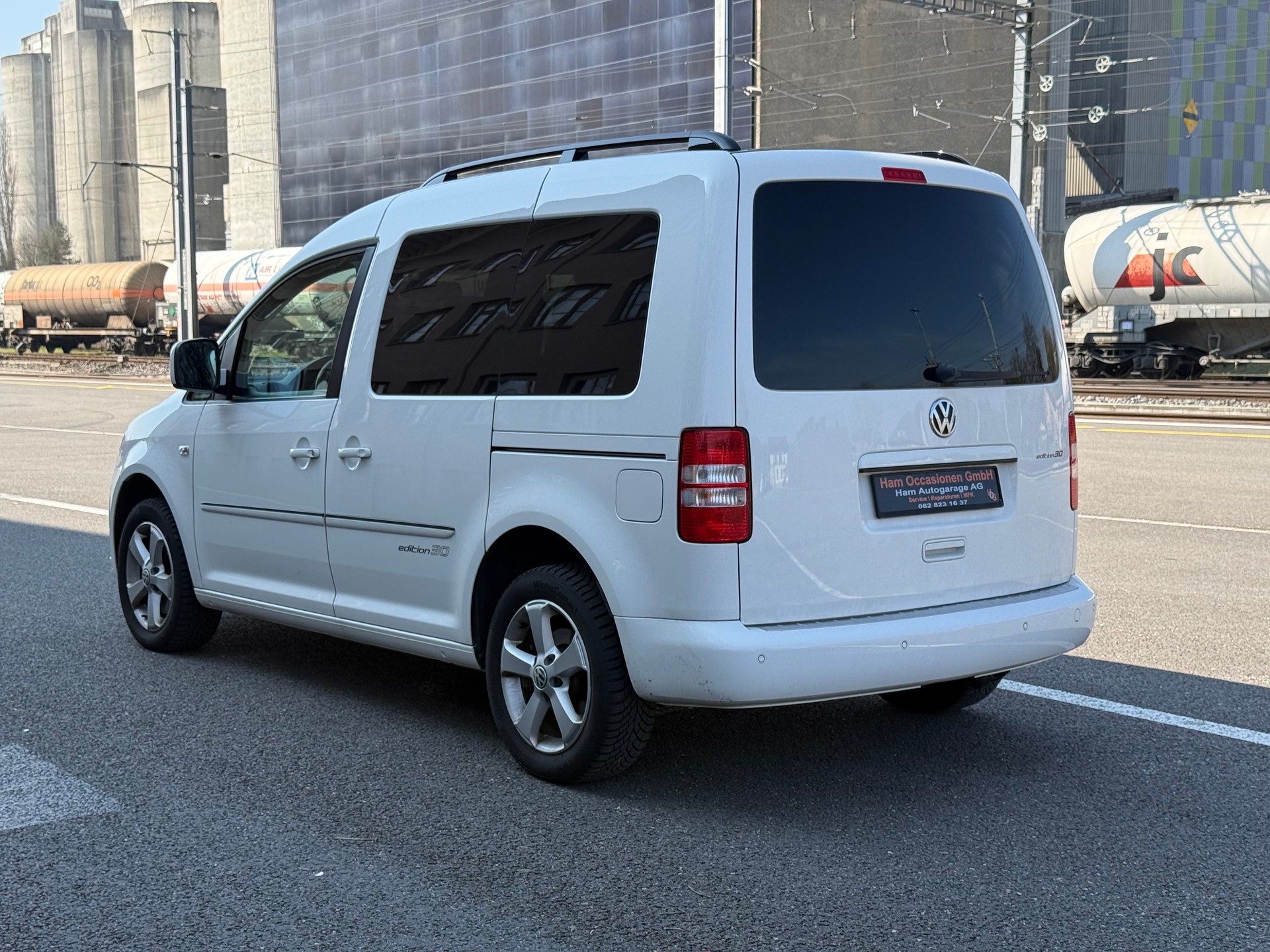 VW Caddy 2.0 TDI Edition 30 DSG-image-1