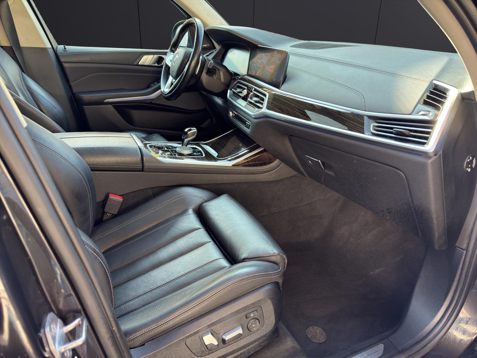BMW X7 30d xDrive SAG 6 Plätzer, El. abschwenkbare Anhängerkupplung usw...-image-18