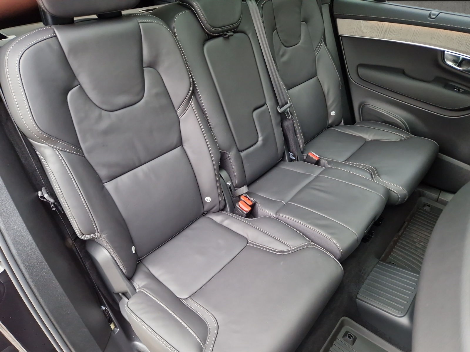 VOLVO XC90 2.0 T8 TE Ultra Dark eAWD-showroom-element-3