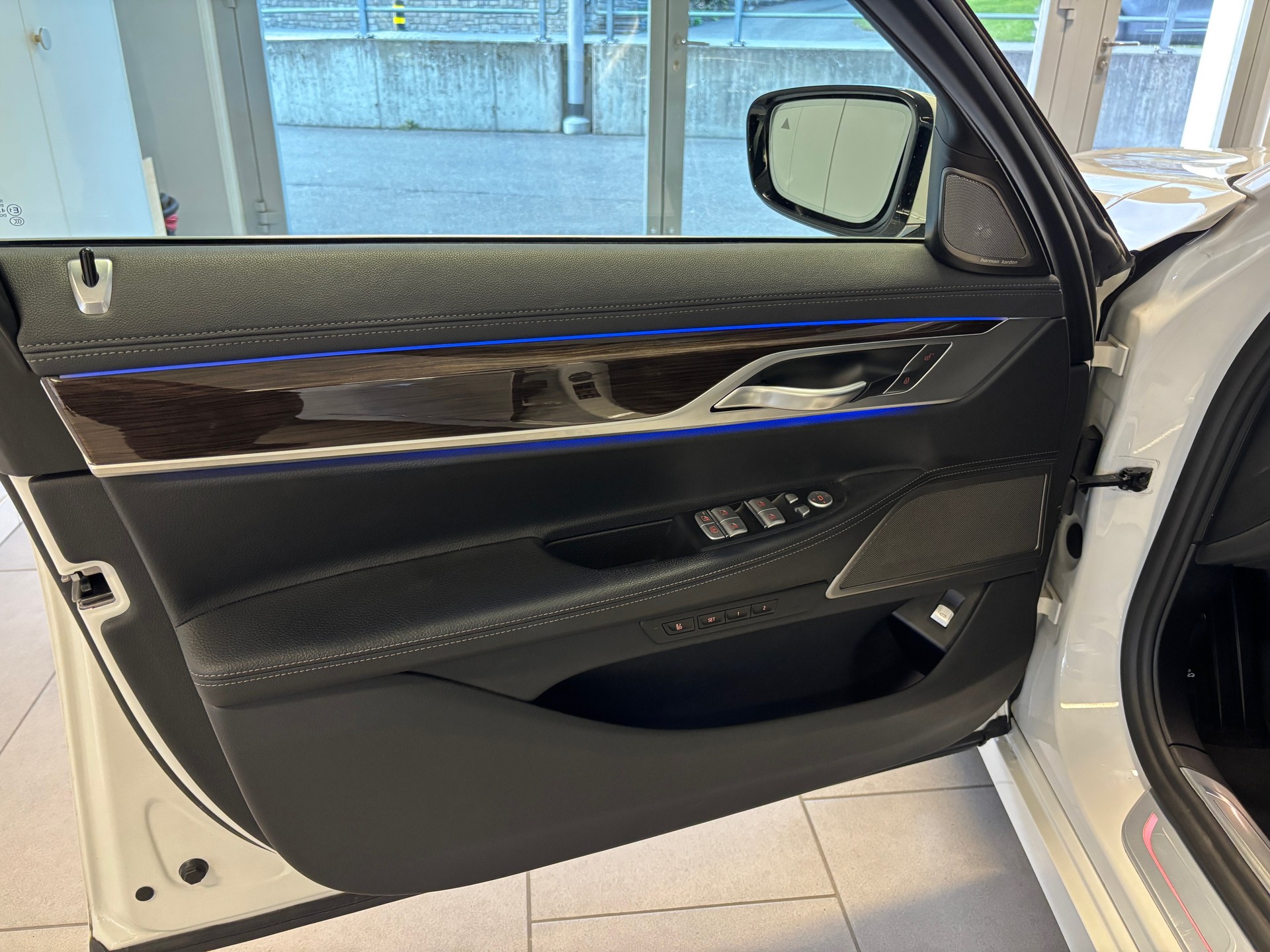 BMW 730d xDrive Steptronic-image-12