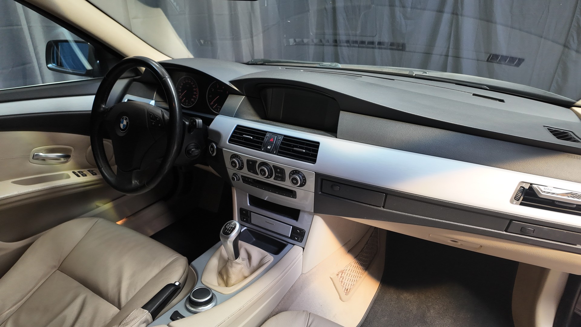 BMW 523i Manual-image-8