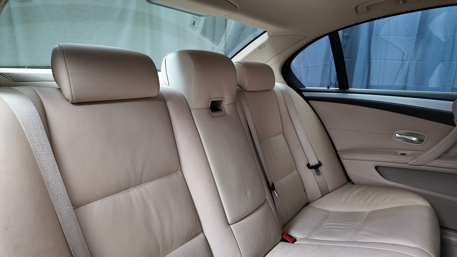 BMW 523i Manual-image-9