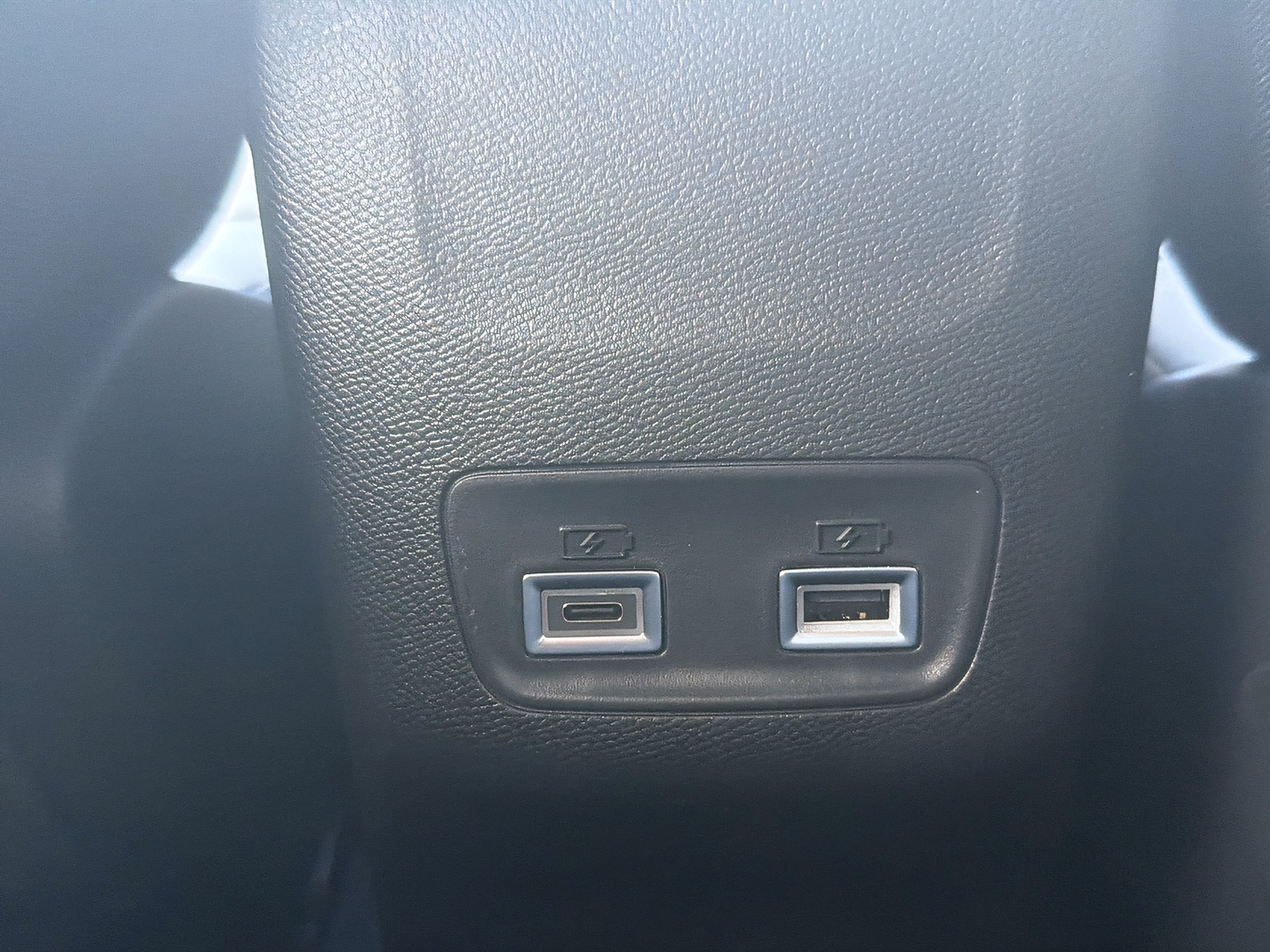 PEUGEOT 208 1.2 Hybrid Allure-image-17