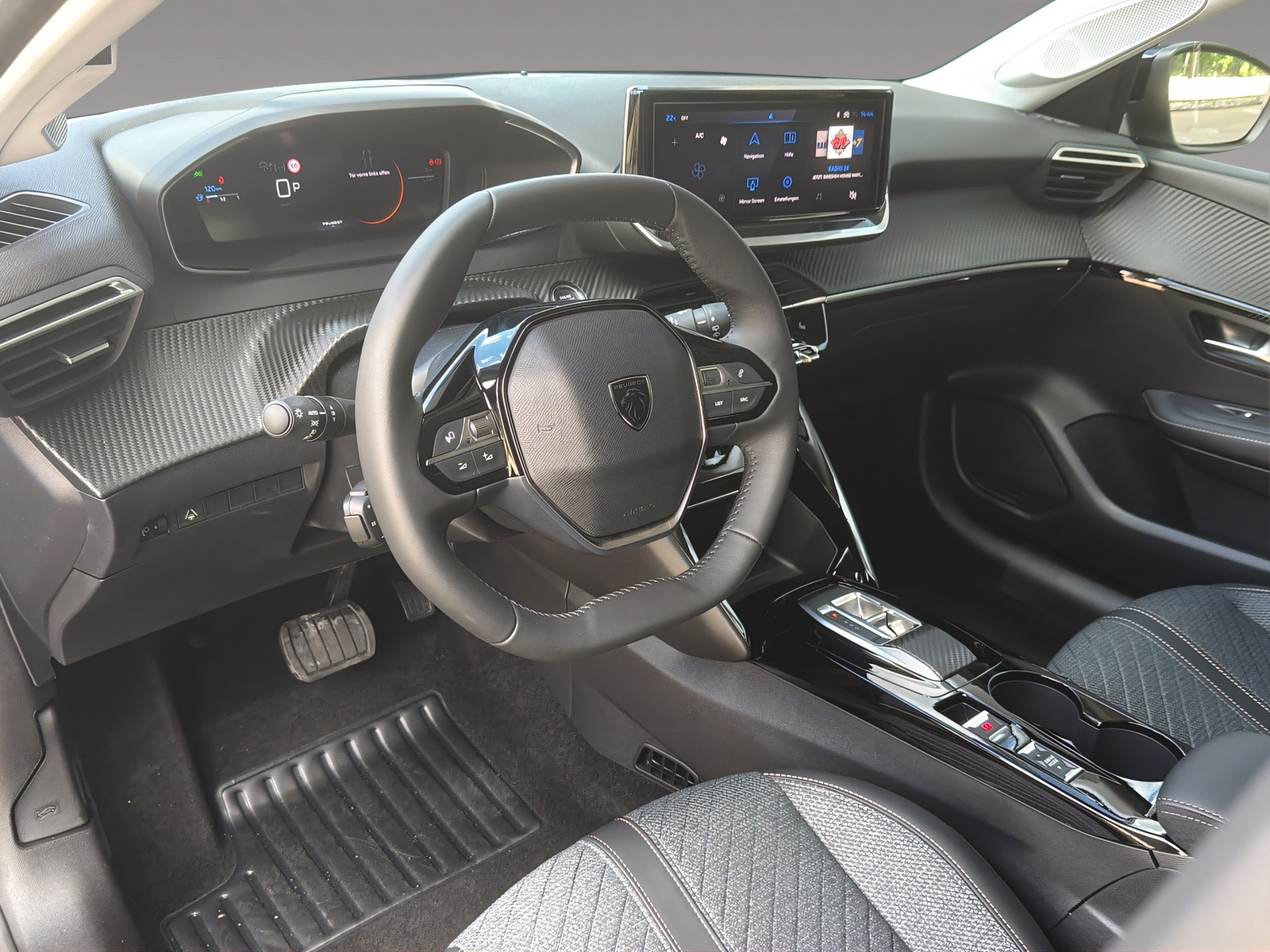 PEUGEOT 208 1.2 Hybrid Allure-image-6