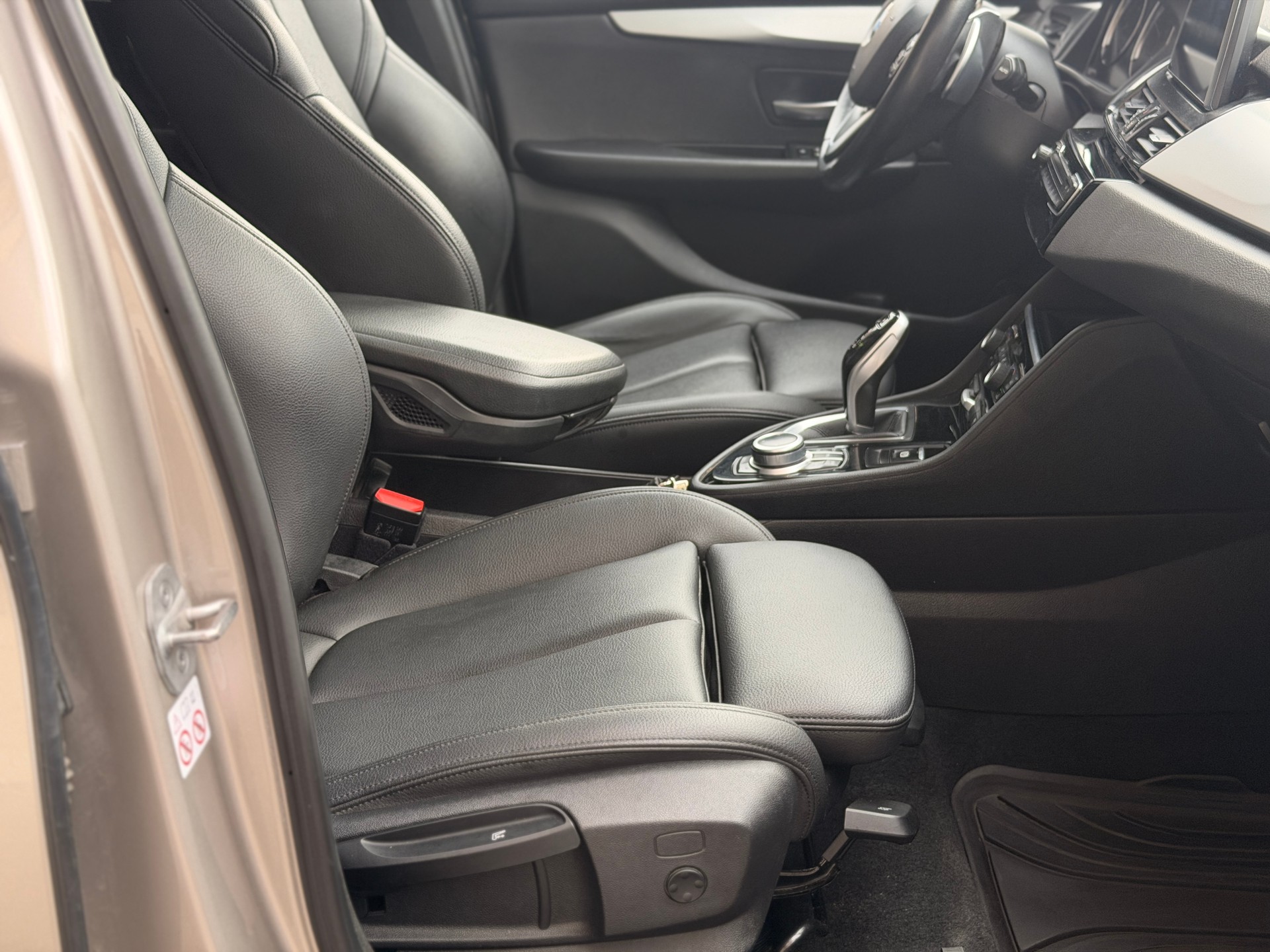 BMW 218d xDrive Gran Tourer Steptronic-image-28