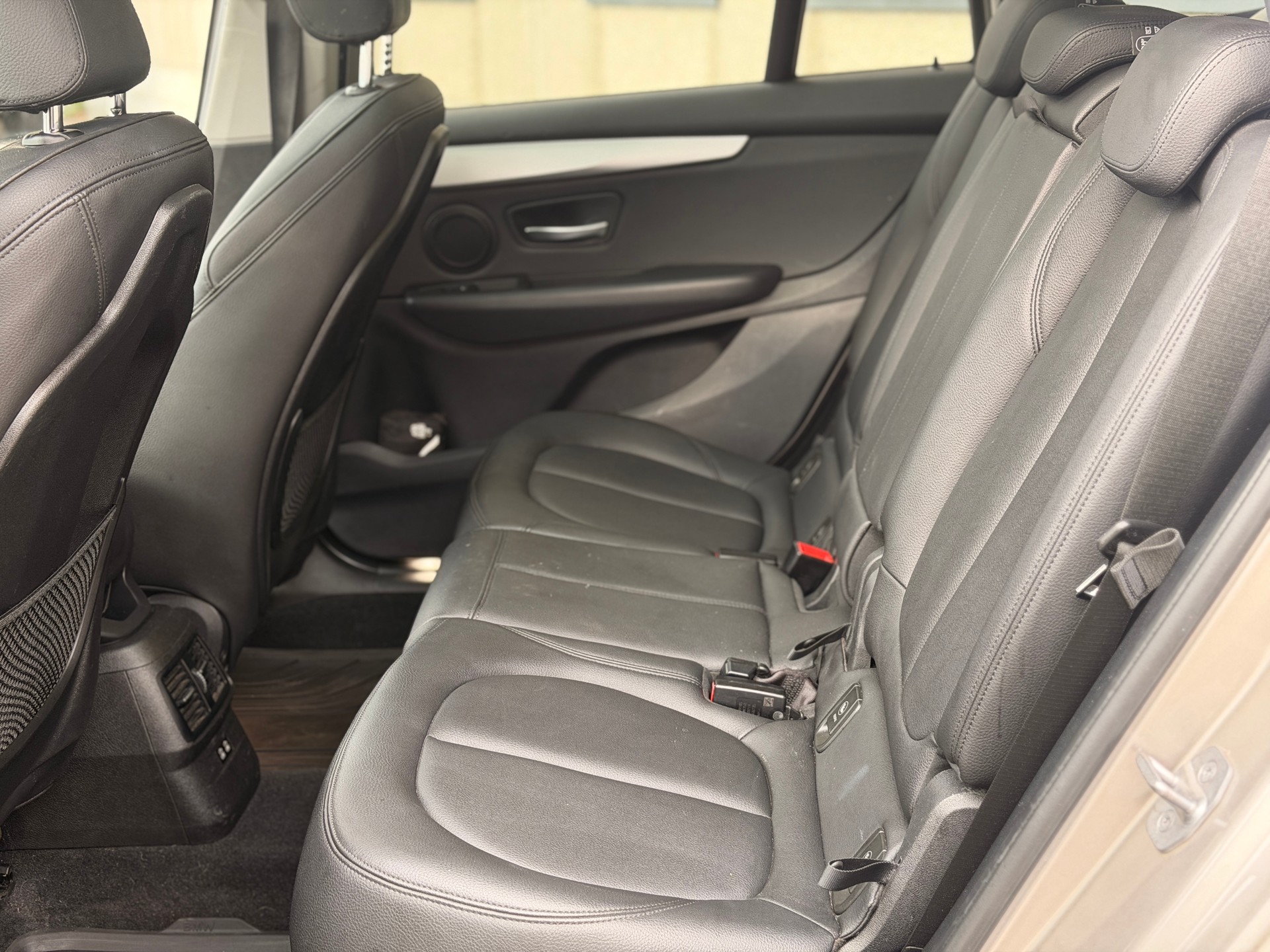 BMW 218d xDrive Gran Tourer Steptronic-image-17