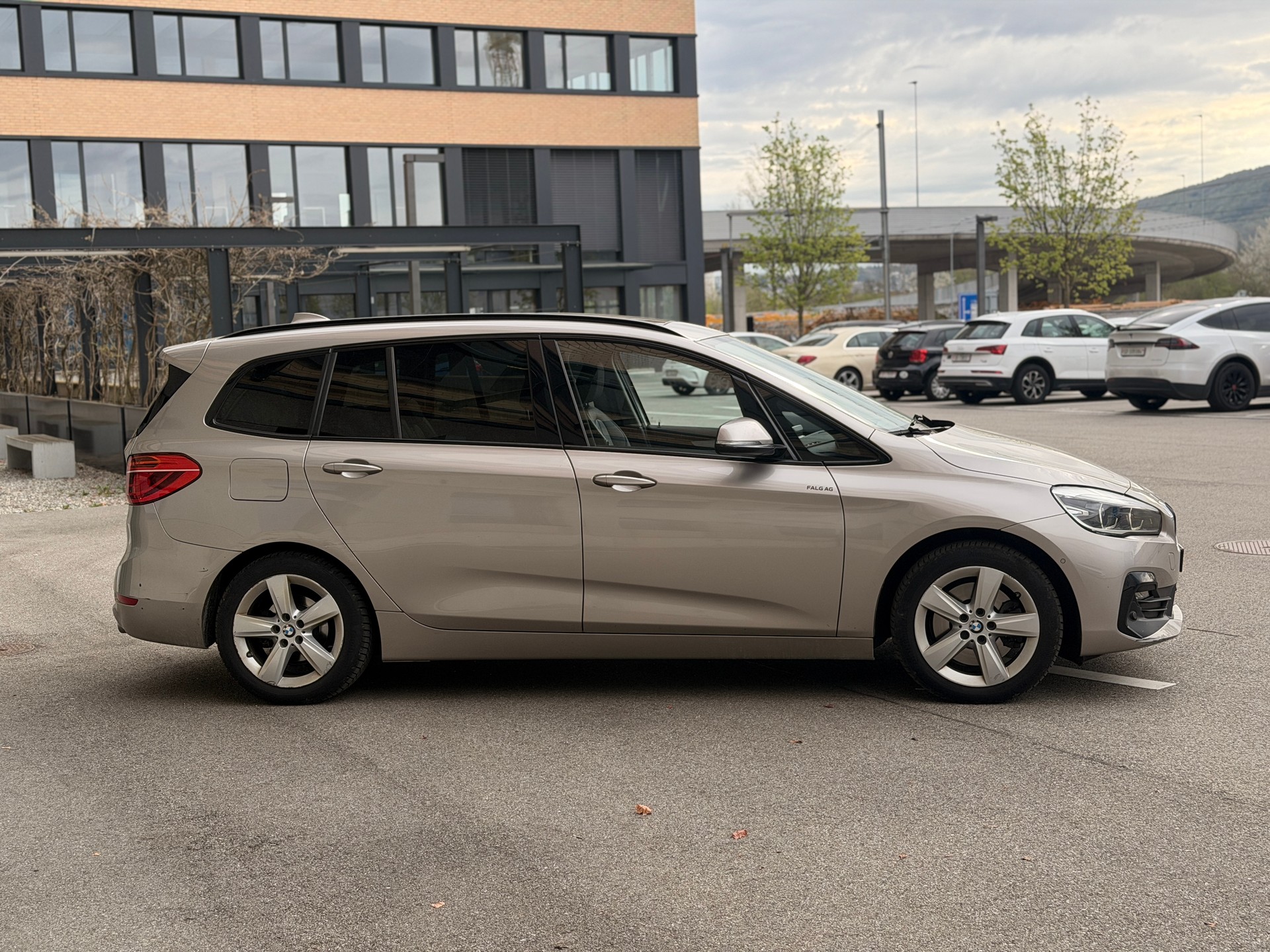 BMW 218d xDrive Gran Tourer Steptronic-image-2