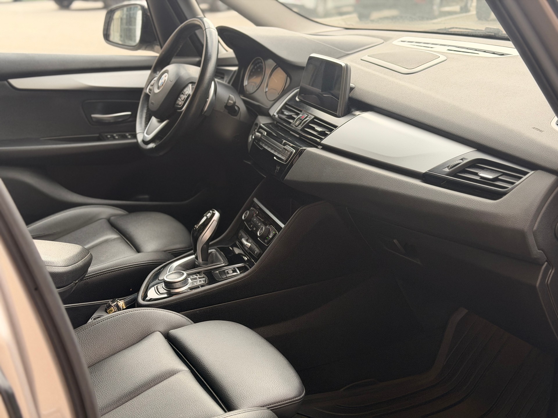 BMW 218d xDrive Gran Tourer Steptronic-image-23