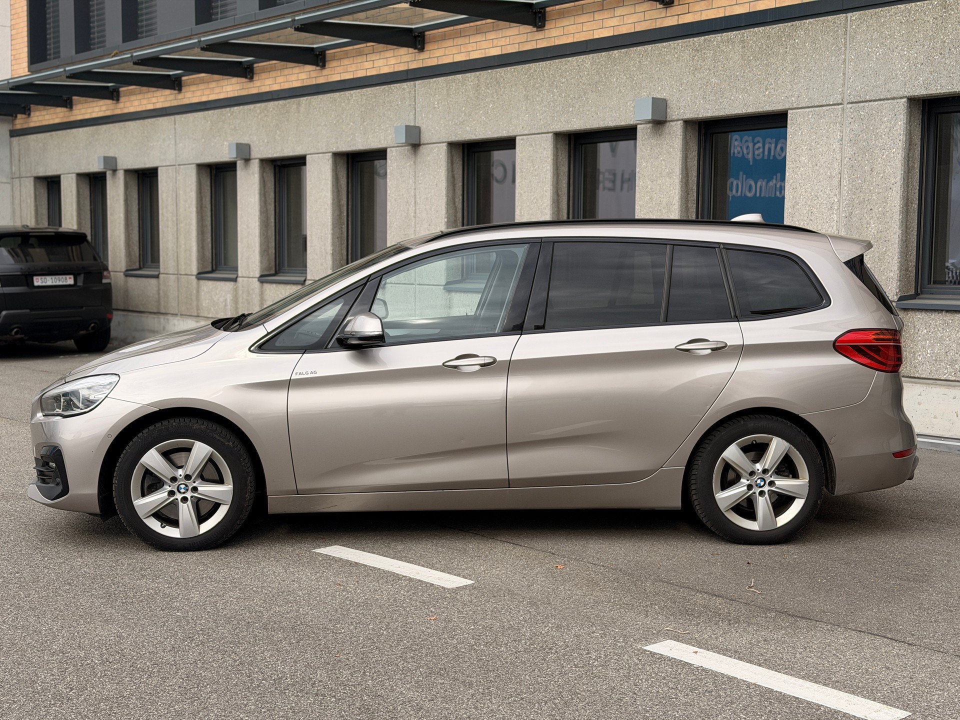 BMW 218d xDrive Gran Tourer Steptronic-image-1