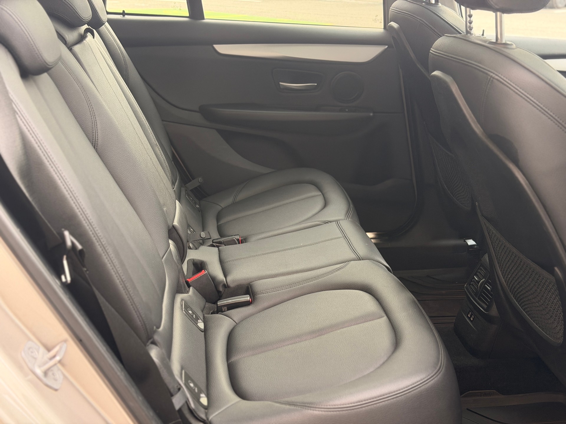 BMW 218d xDrive Gran Tourer Steptronic-image-25