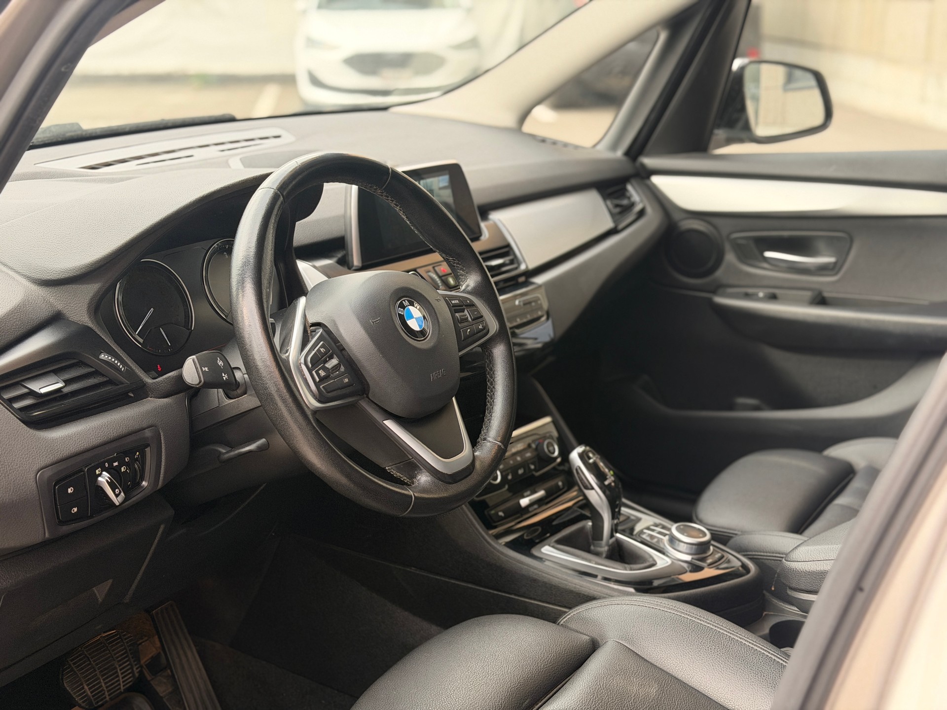 BMW 218d xDrive Gran Tourer Steptronic-image-12