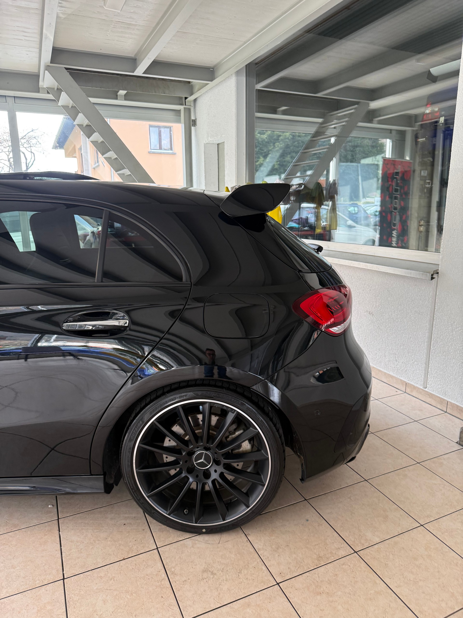 MERCEDES-BENZ A 35 AMG 4Matic Speedshift-image-3