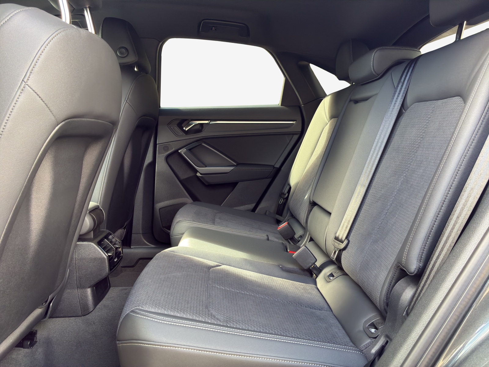 AUDI Q3 Sportback 35 TFSI S line Attraction S-tronic-image-8