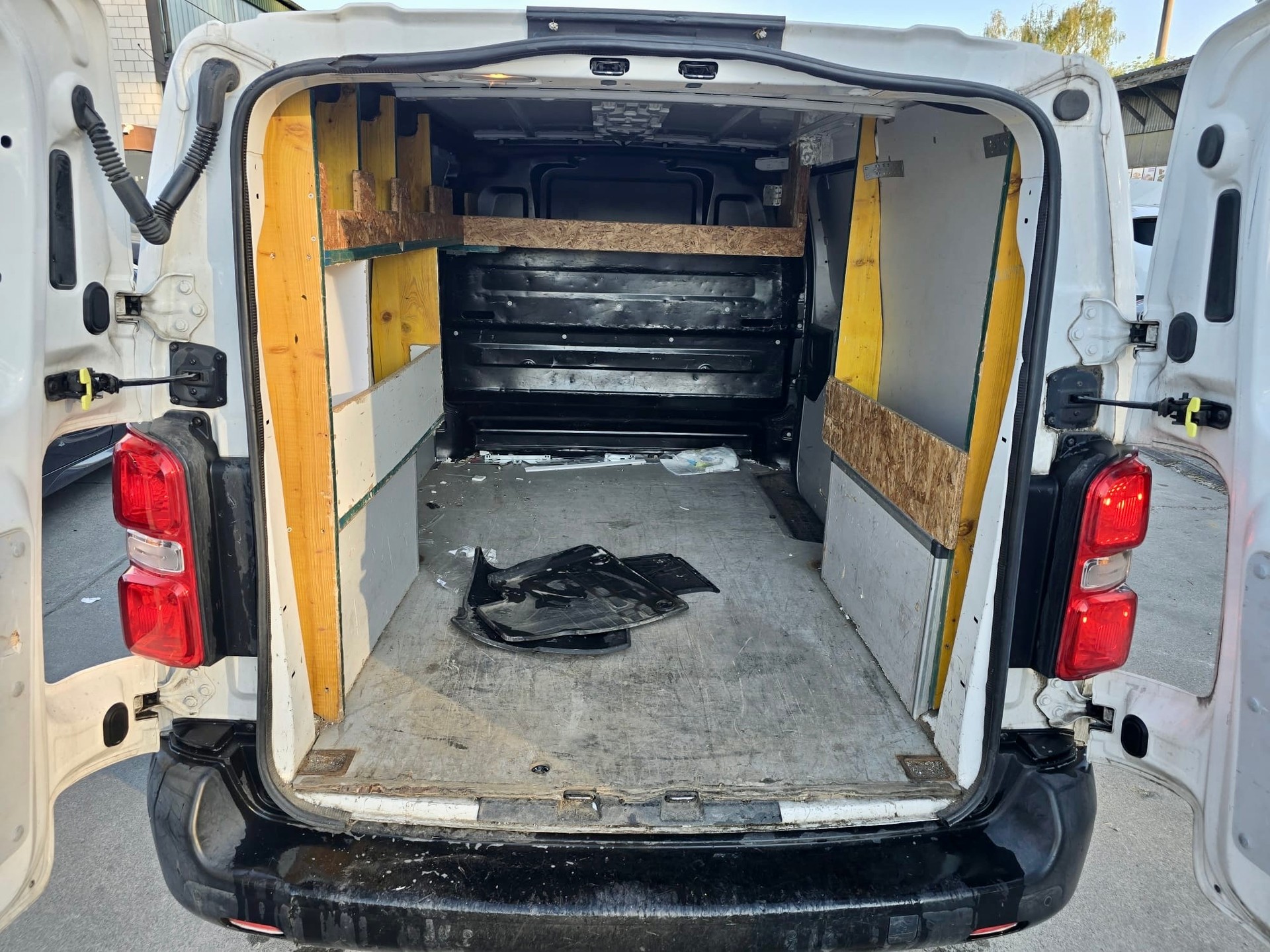 CITROEN Jumpy 2.0 BlueHDi 120 M Club EAT8-image-11