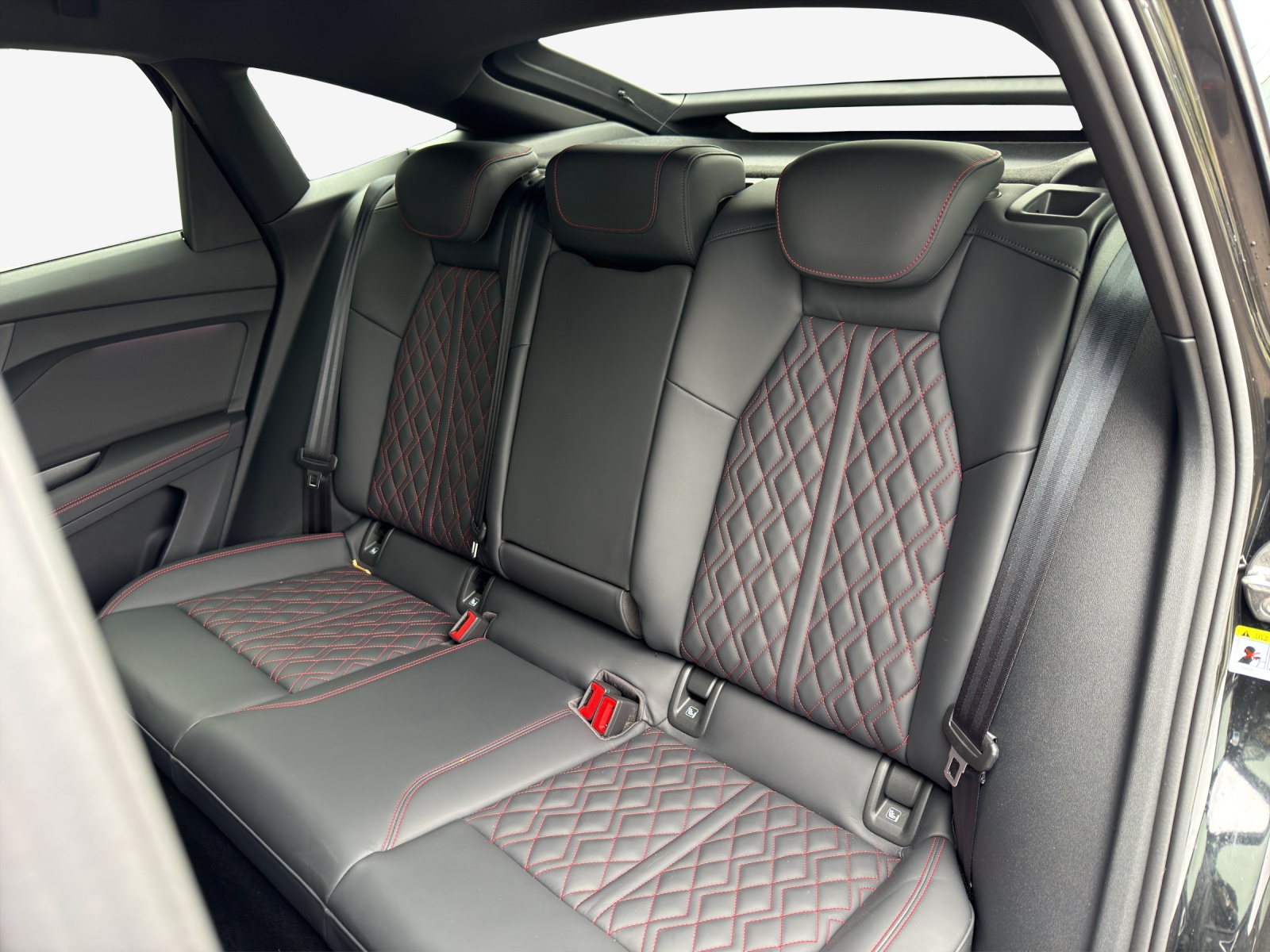 AUDI Q4 Sportback e-tron 45 Edition Swiss Ski quattro-image-11