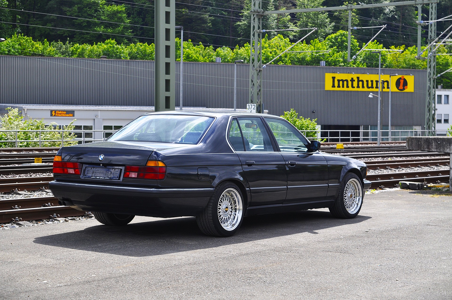 BMW 730i-image-6