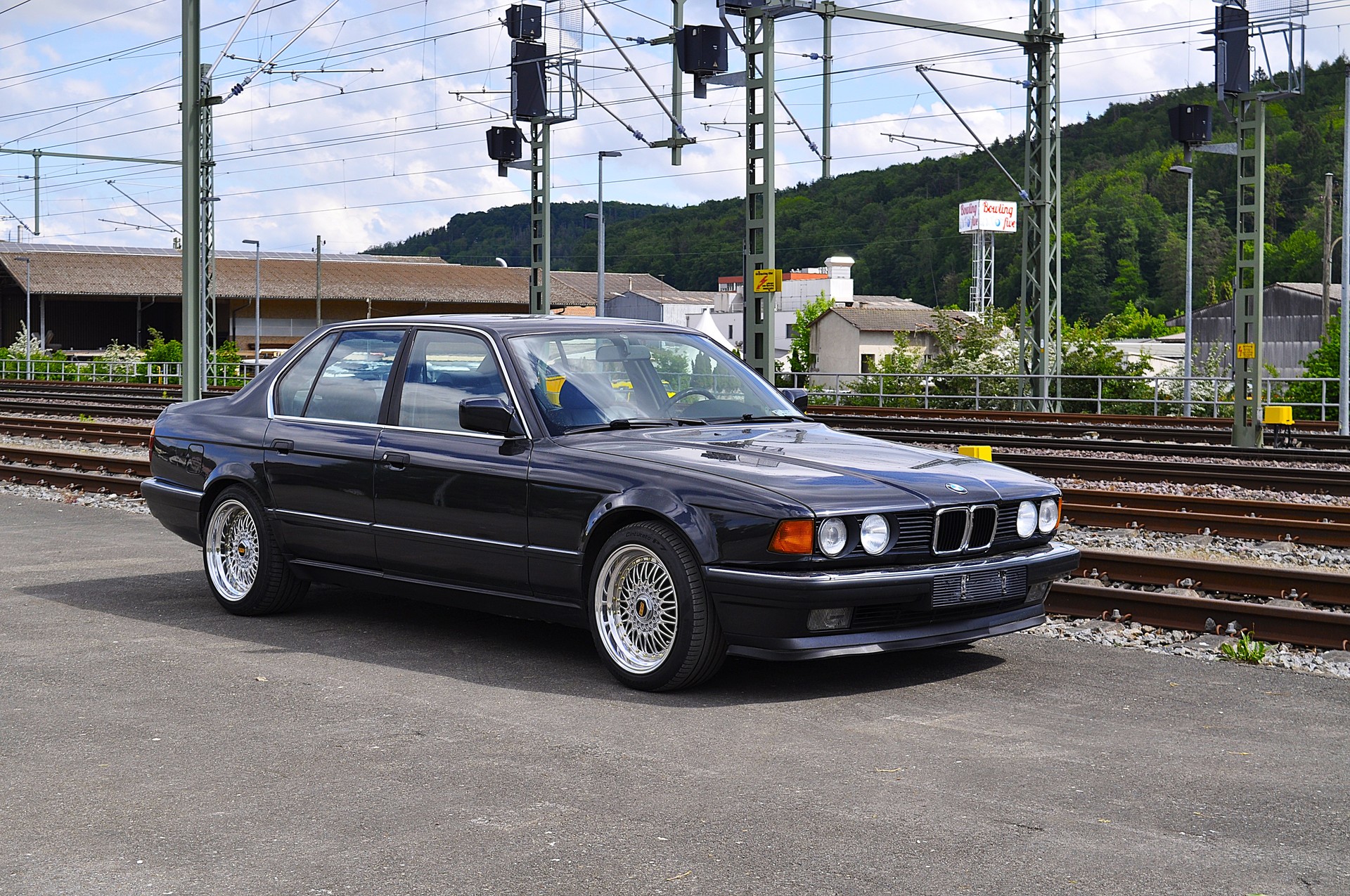 BMW 730i-image-2