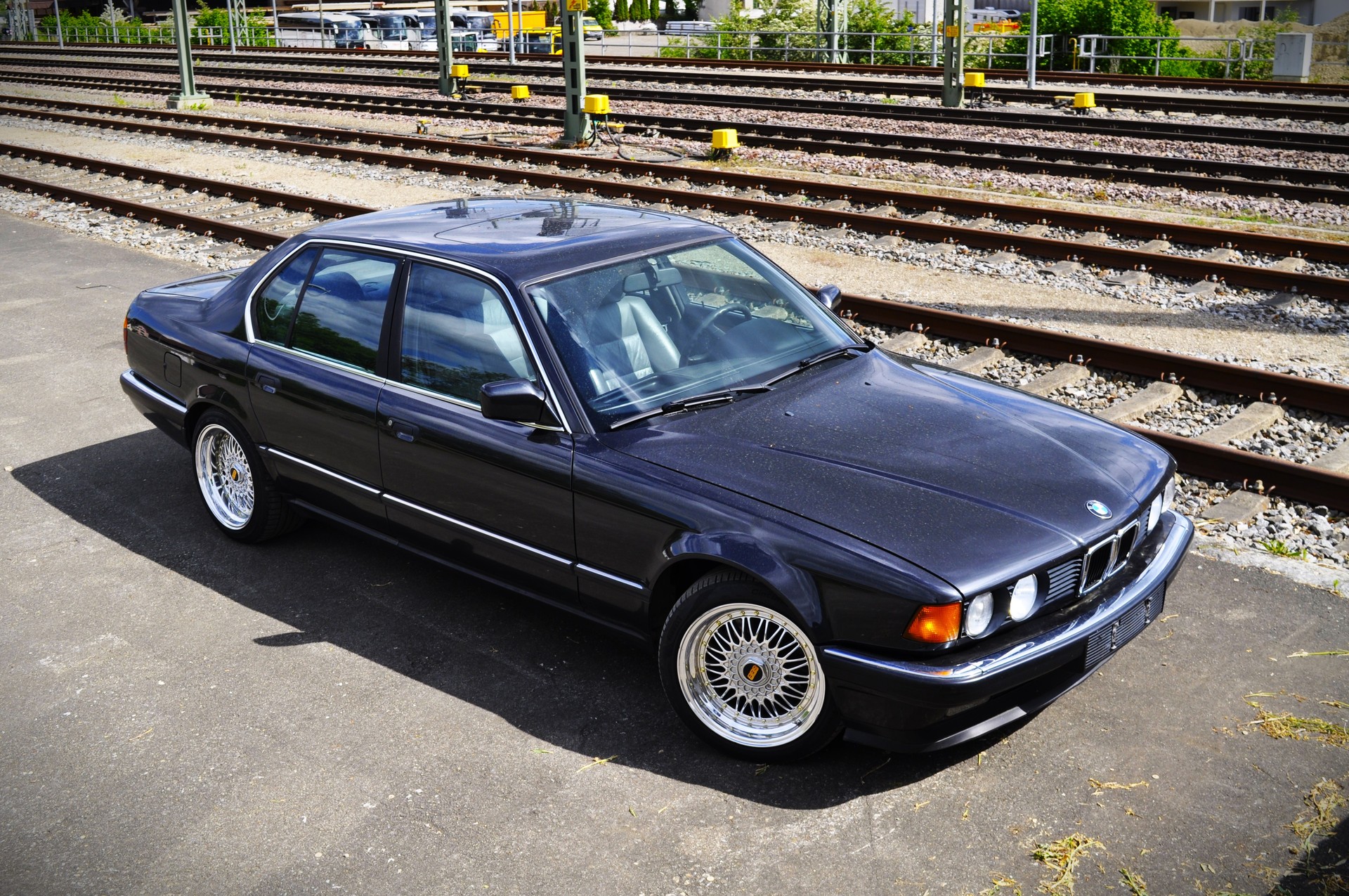 BMW 730i-image-1