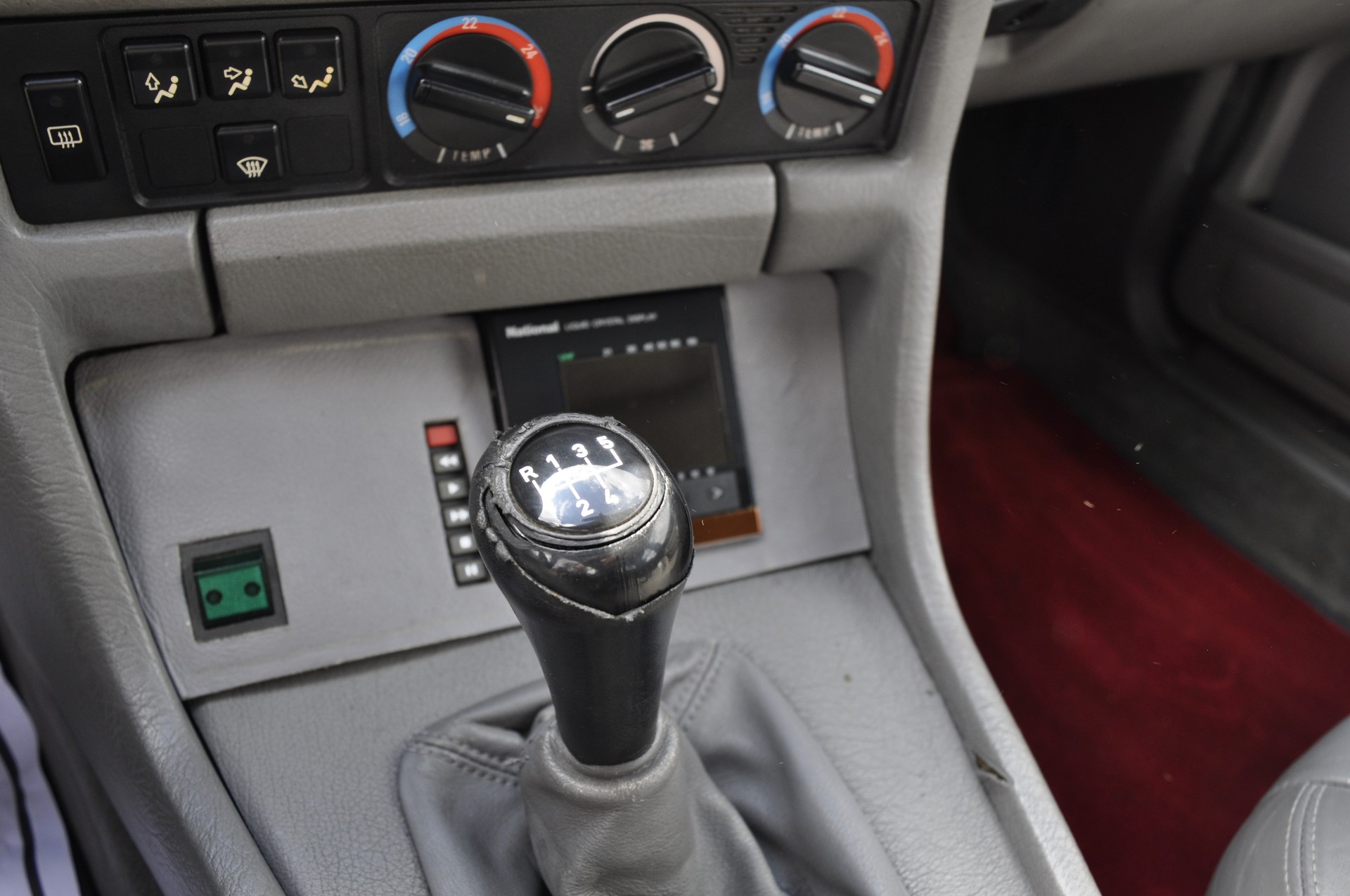 BMW 730i-image-11