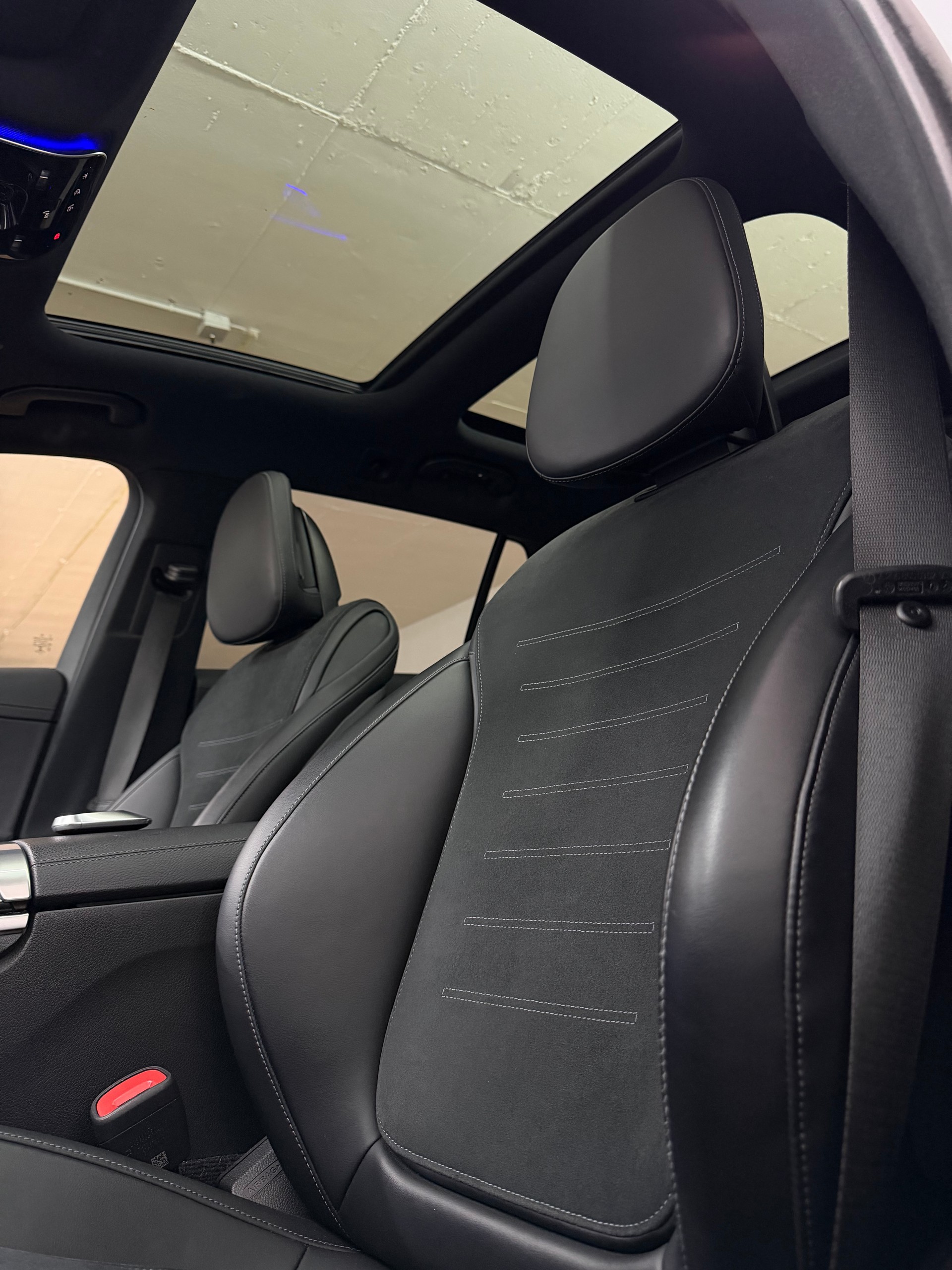 MERCEDES-BENZ C 220 d T AMG Line-image-9