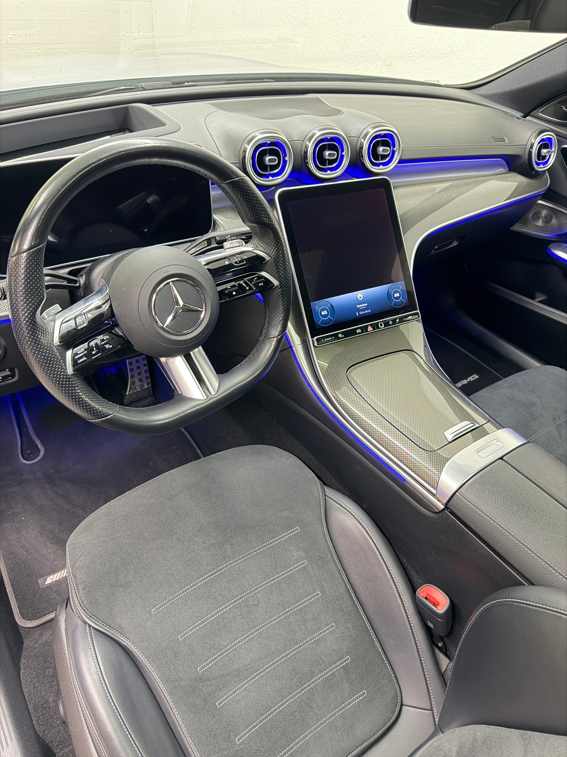 MERCEDES-BENZ C 220 d T AMG Line-image-8