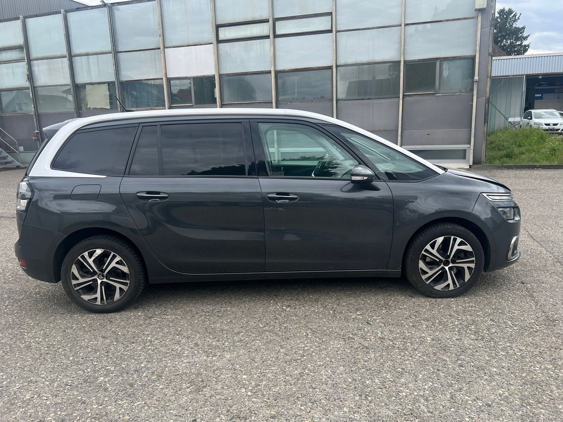 CITROEN Grand C4 Picasso 1.6i 16V e-THP Exclusive-image-5