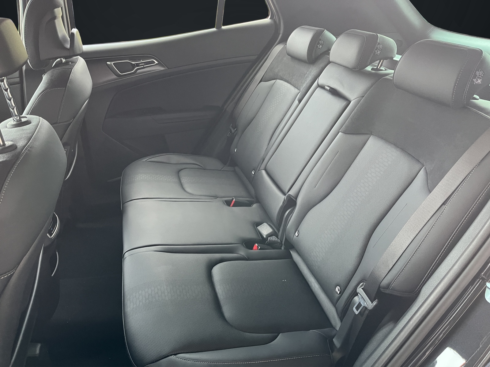 KIA Sportage 1.6 T-GDi Hybrid Black Edition-image-10