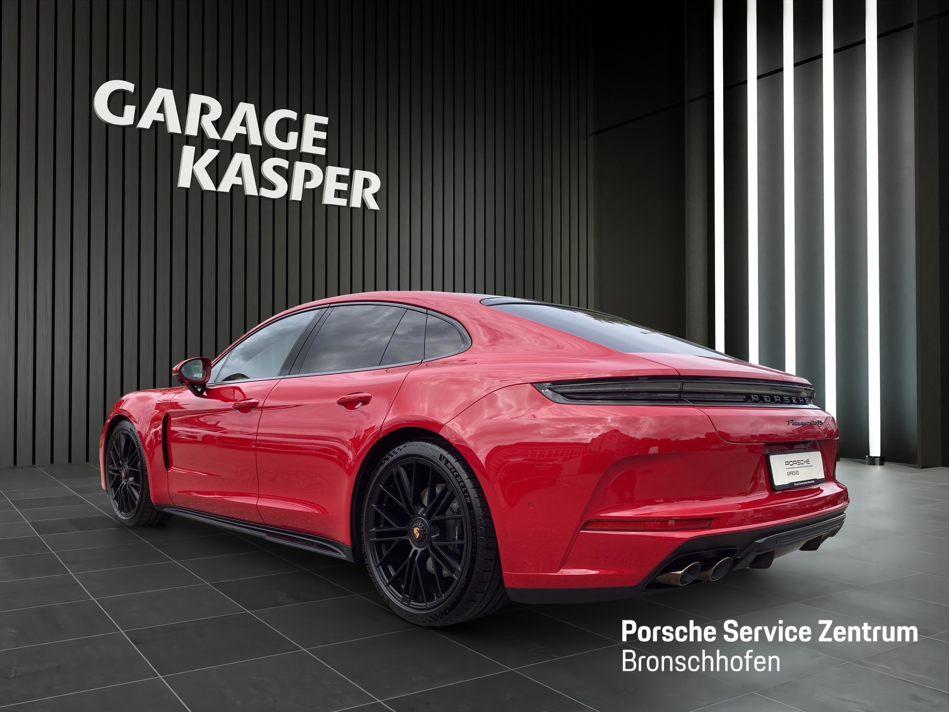 PORSCHE Panamera GTS-image-2