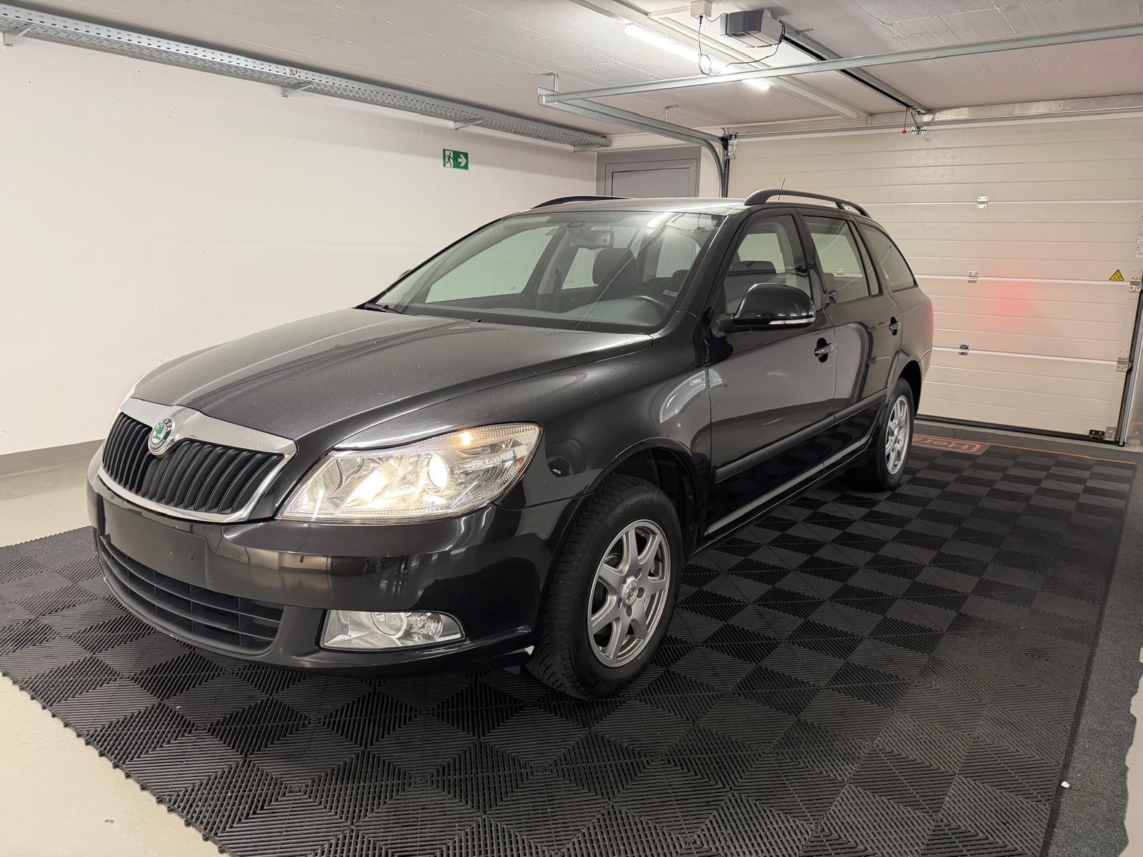 SKODA Octavia Combi 1.6 TDI Ambition 4x4 B5a-image-0