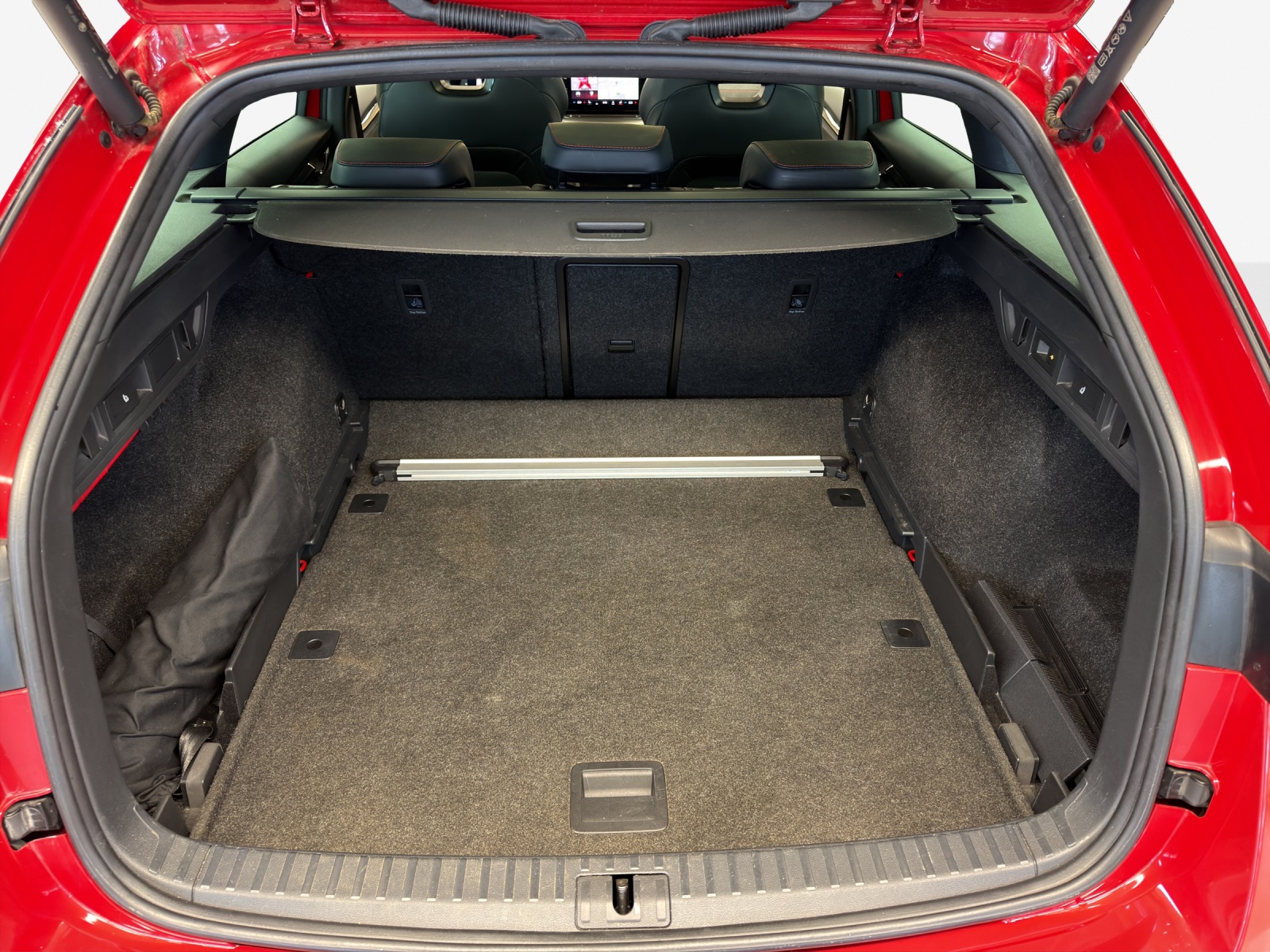 SKODA Octavia Combi 2.0 TSI DSG RS-image-12