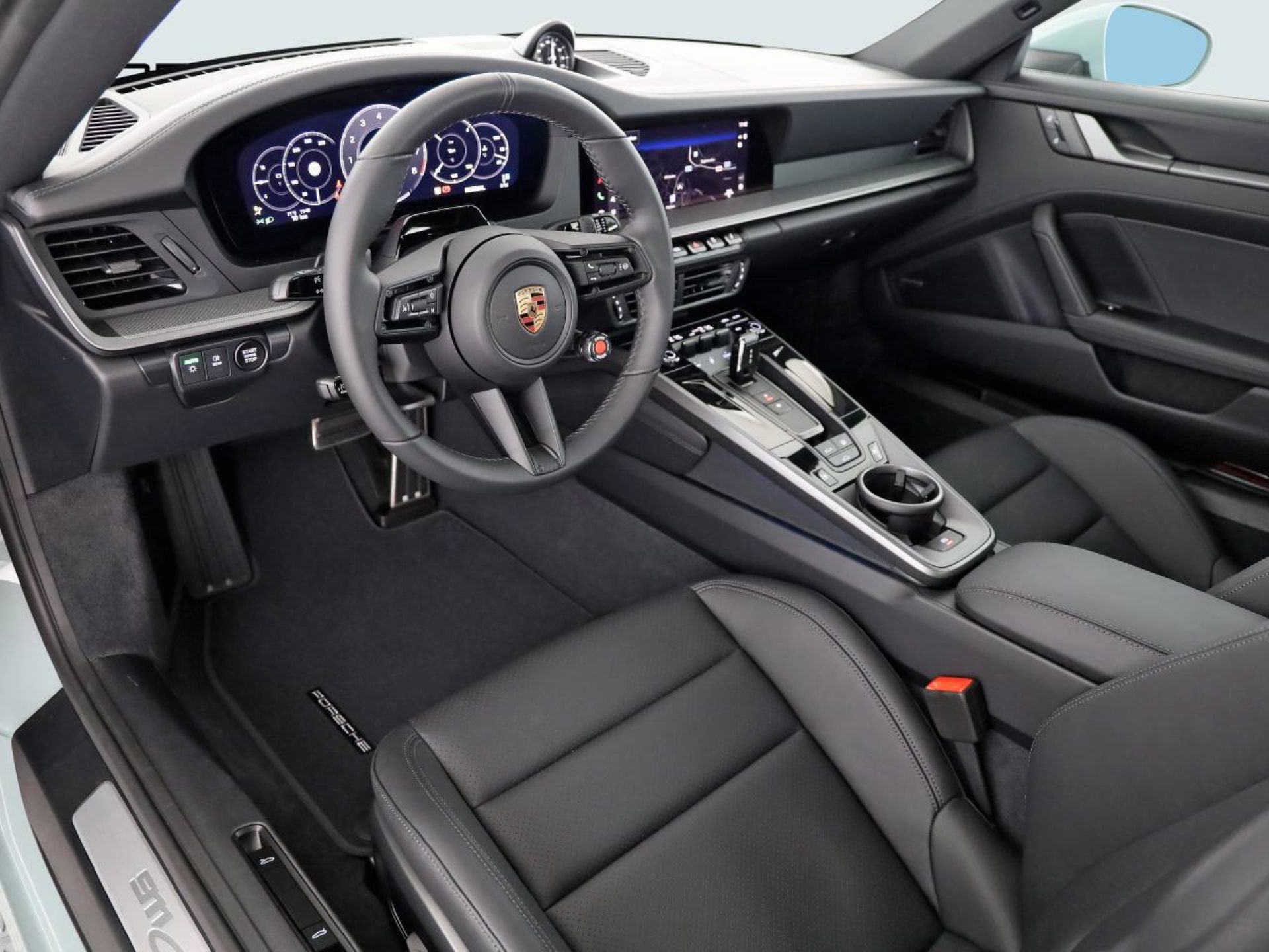 PORSCHE 911 Carrera-image-3