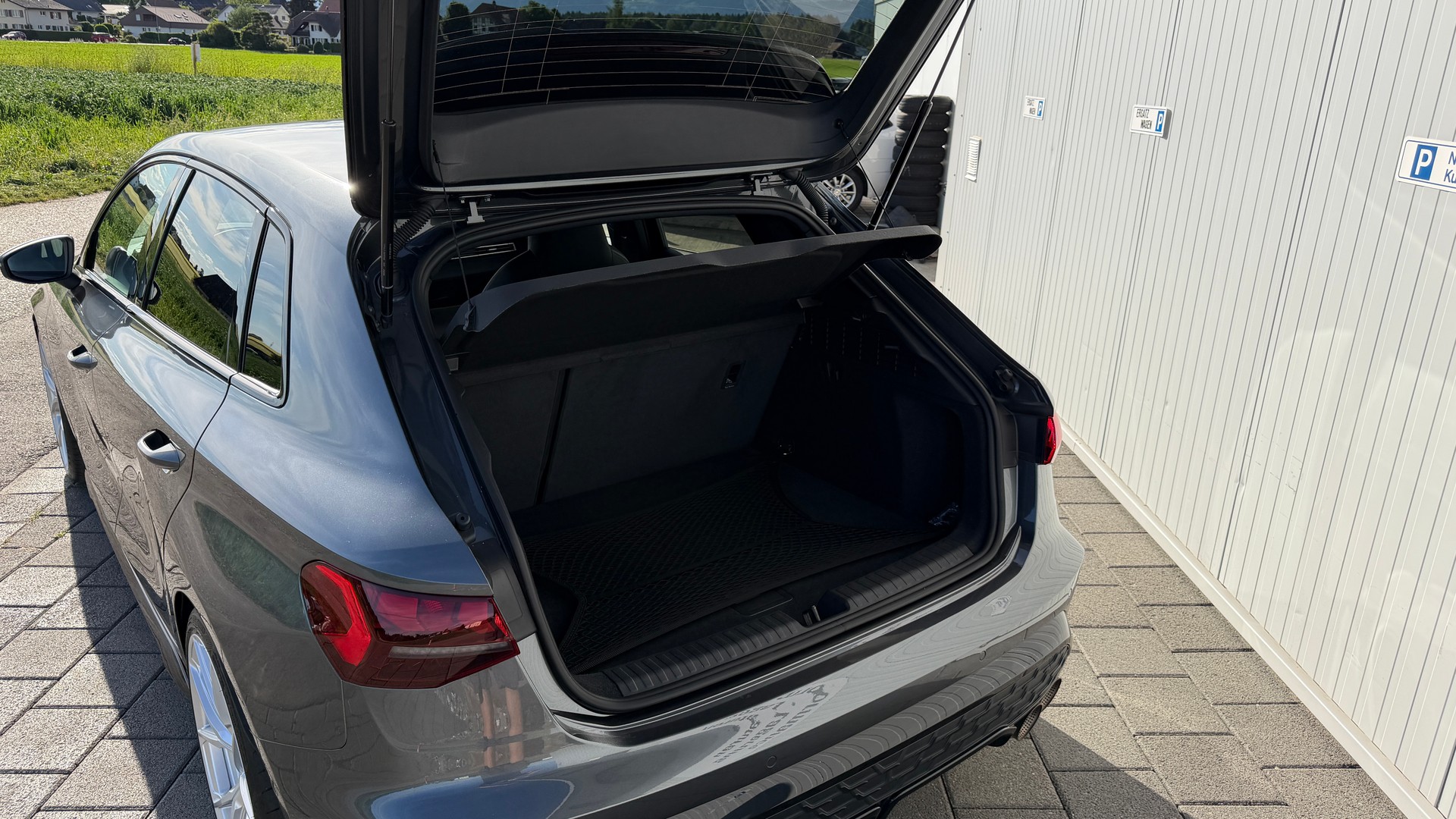 AUDI S3 Sportback TFSI quattro S-tronic Akrapovič-image-9