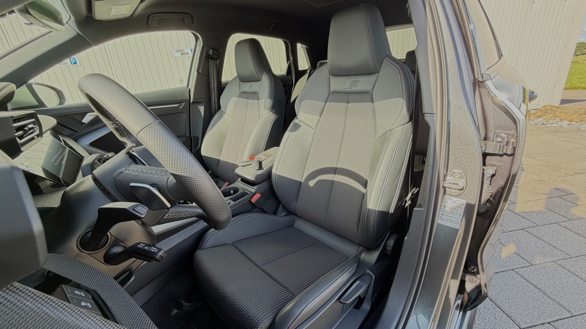 AUDI S3 Sportback TFSI quattro S-tronic Akrapovič-image-12