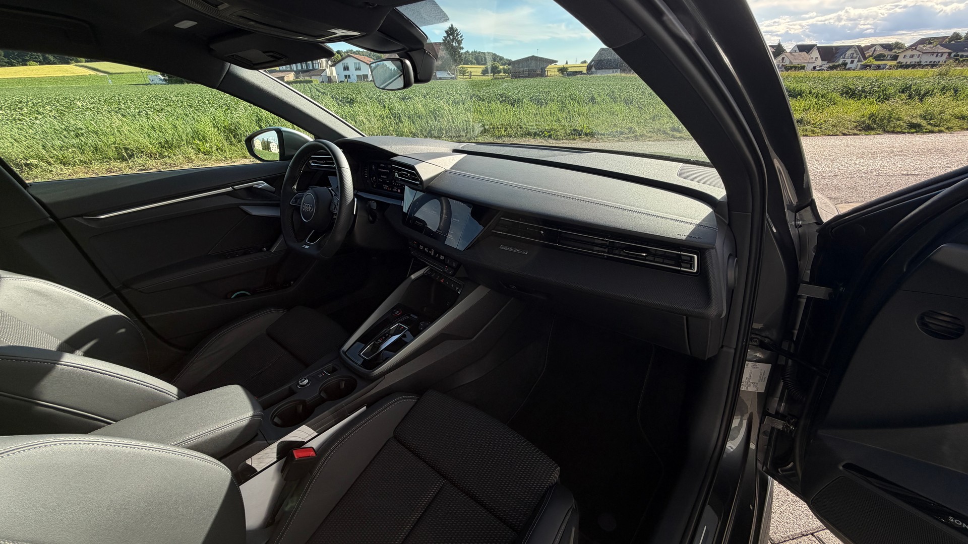 AUDI S3 Sportback TFSI quattro S-tronic Akrapovič-image-19