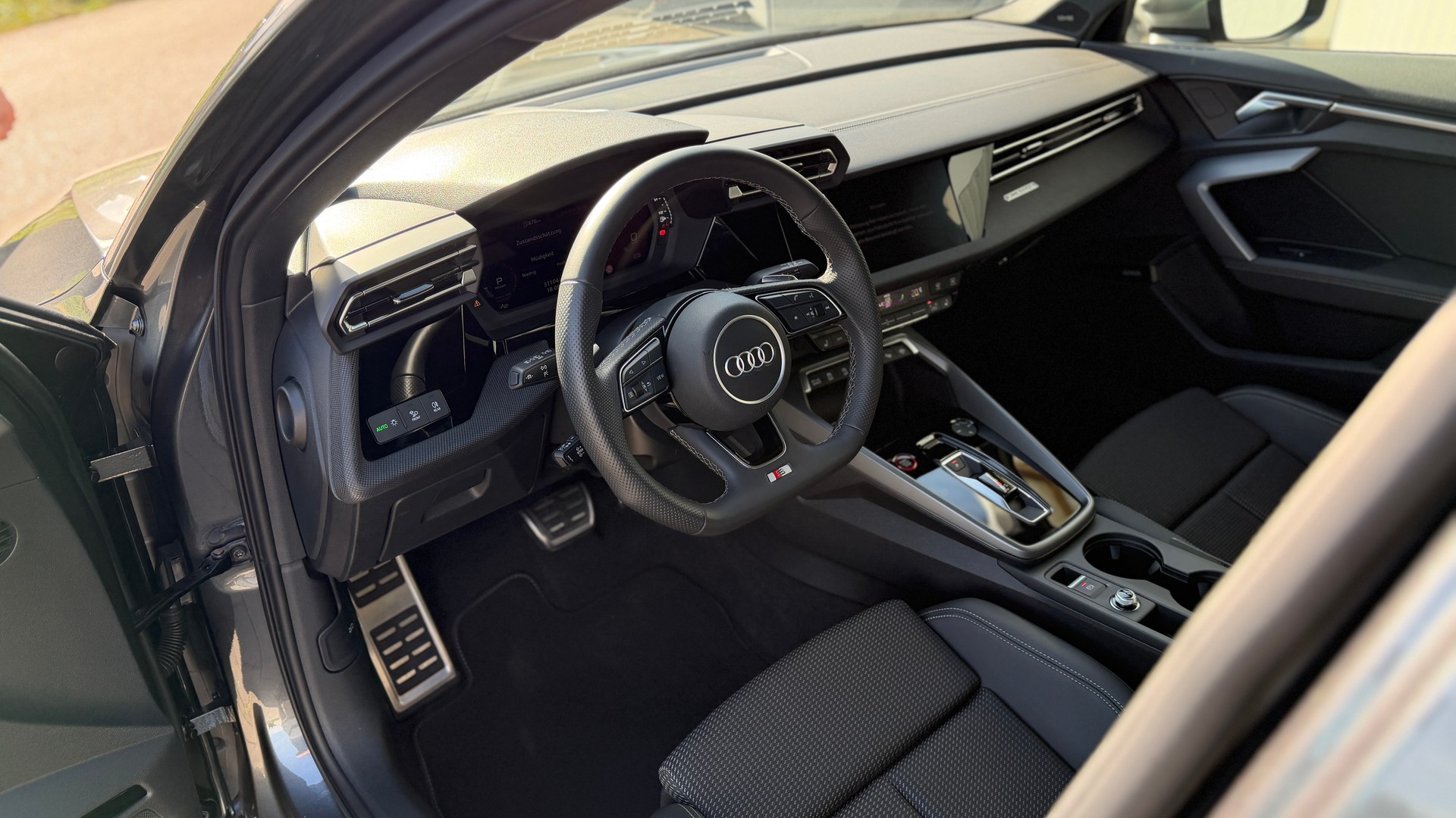 AUDI S3 Sportback TFSI quattro S-tronic Akrapovič-image-10
